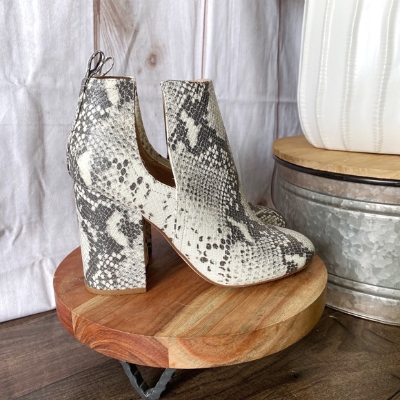 Steve Madden Booties - Picture 2 of 5